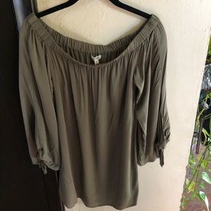 Peasant Style Blouse. Olive Green. Ties at wrist. Size Medium